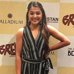 Meet your Posher, Ava